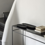 Black Thin Oval serveerimisalused/taldrikud – mahagonist – 2-osaline komplekt - Image 2