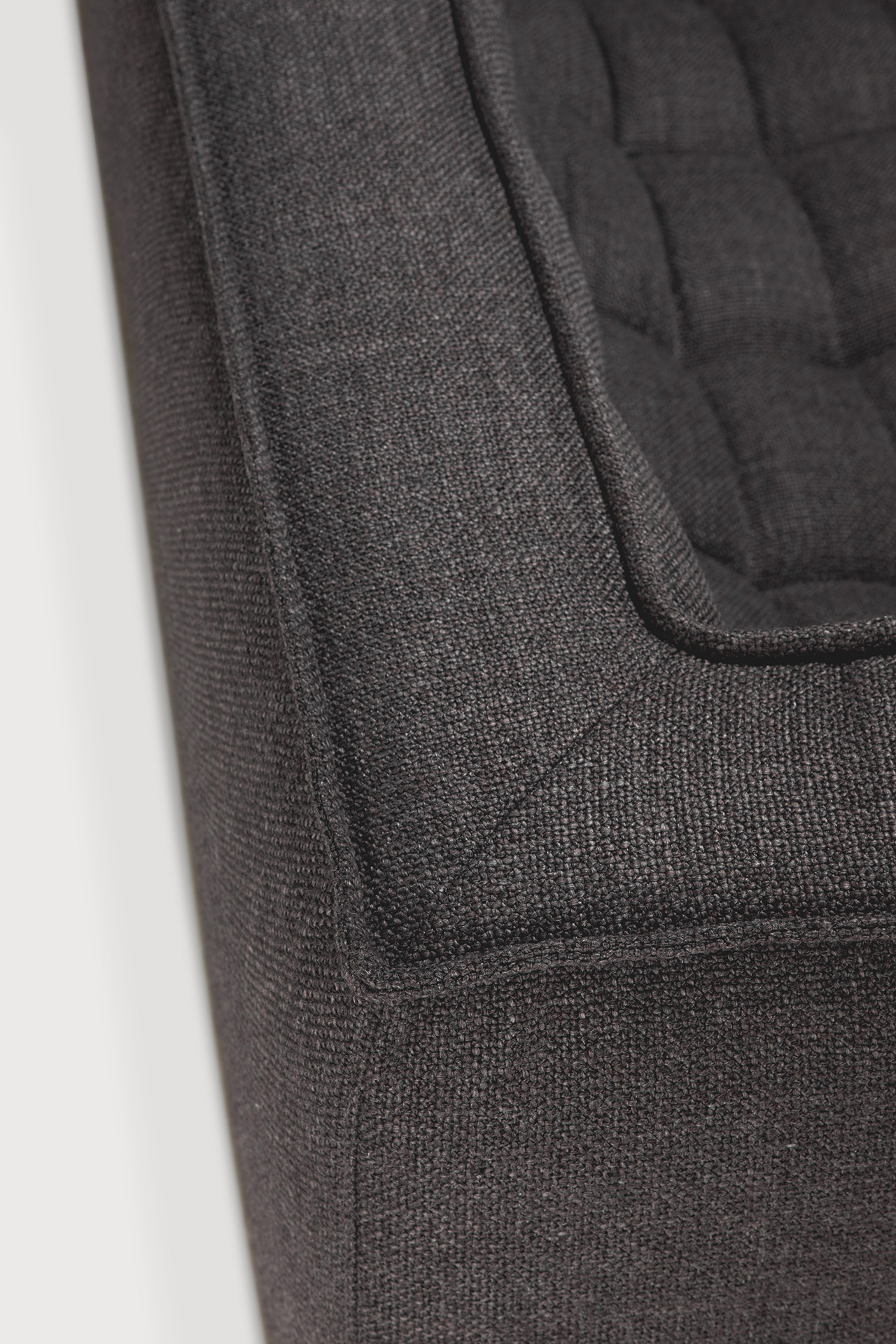 N701 3-kohaline diivan – Dark Grey